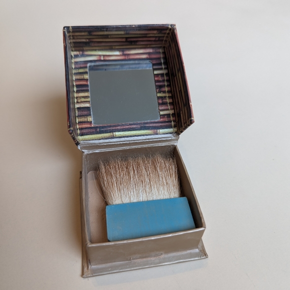 Benefit Hoola Matte Powder Bronzer - Hoola Lite - Picture 3 of 6